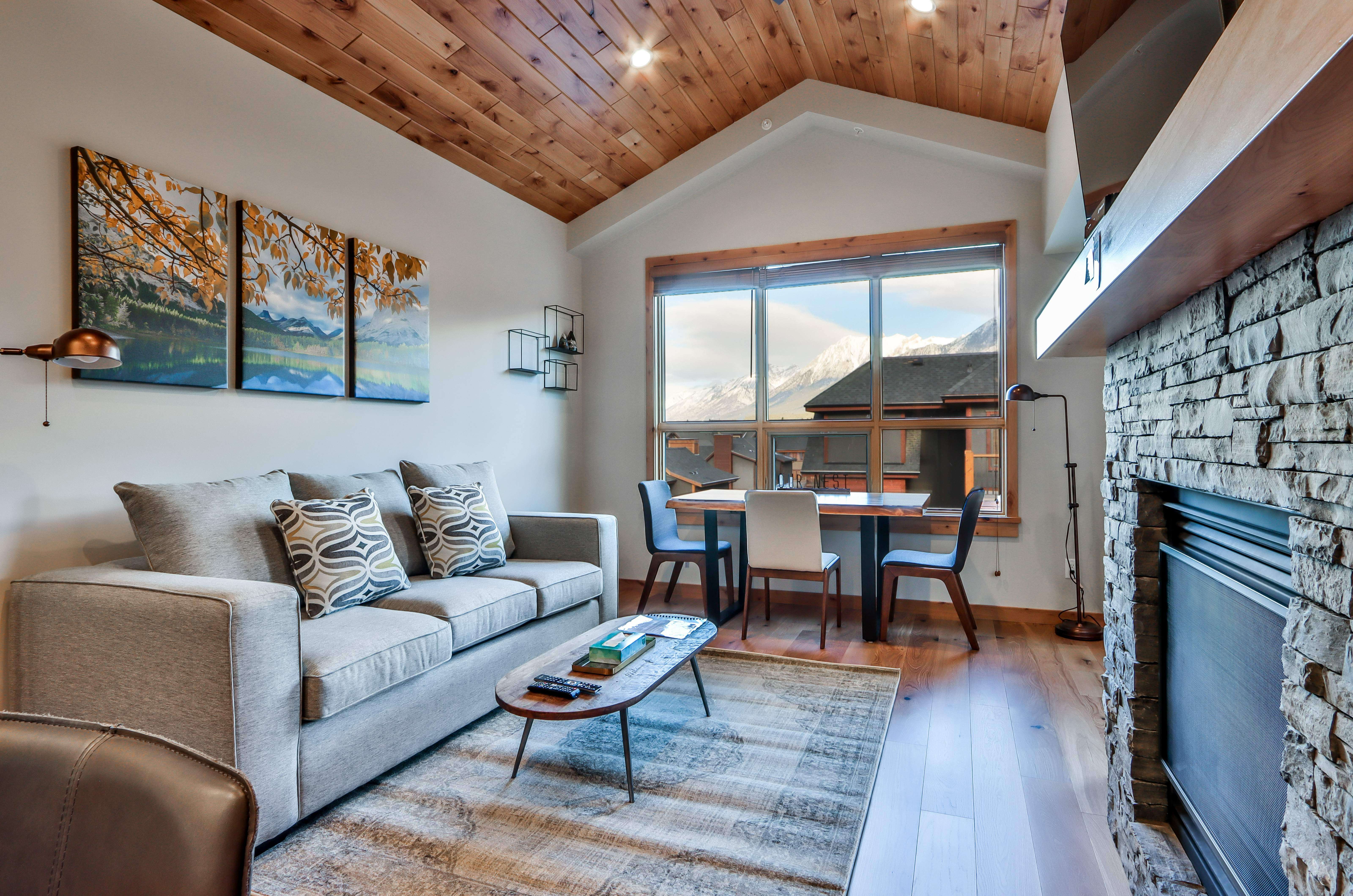 #408 White Spruce Lodge| 1BR King Penthouse Suite